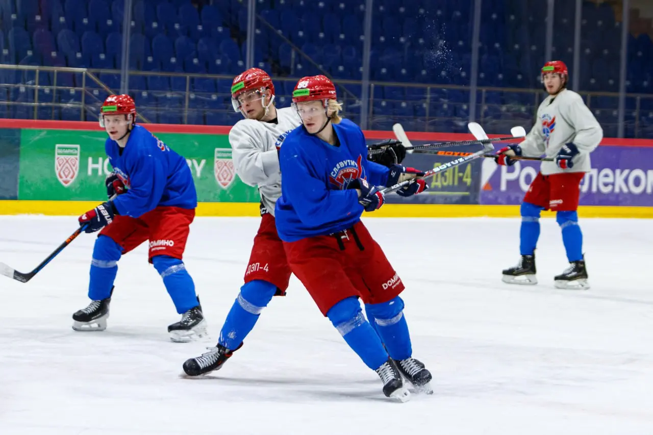 Рабочая атмосфера на льду