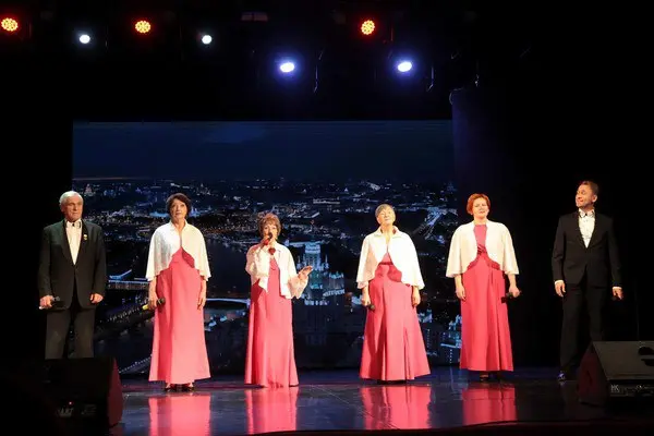 Концерт вокального ансамбля "Ретро" в Дворце культуры "Россия"