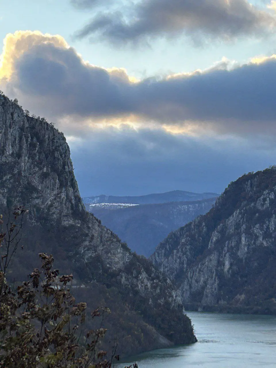Друзья, по вашим просьбам поставили в воскресенье в расписание экскурсию 19 октября Голубацкая и Рам крепости, Джердап, Децебал. Речная прогулка.