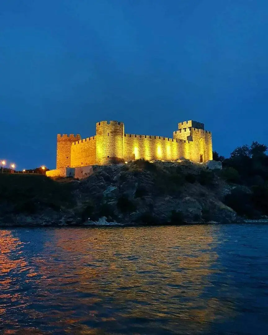 Друзья, по вашим просьбам поставили в воскресенье в расписание экскурсию 19 октября Голубацкая и Рам крепости, Джердап, Децебал. Речная прогулка.