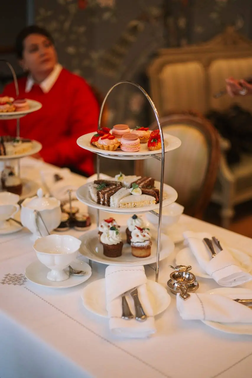 Светская Жизнь в Петербурге: закрытая встреча эстеток в Чайной гостиной