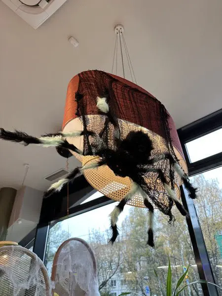 Тематическая вечеринка в стиле Уэнсдэй