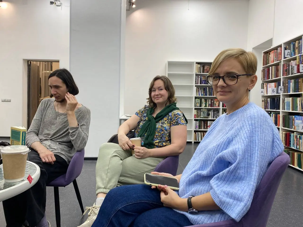 Встреча по книге: Обсуждение романа 'Улитку на склоне' и анонс чтения 'Хирург' Марины Степновой