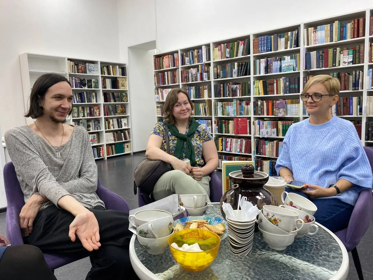 Встреча по книге: Обсуждение романа 'Улитку на склоне' и анонс чтения 'Хирург' Марины Степновой