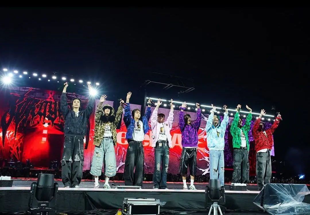 Stray Kids World Tour x A BATHING APE