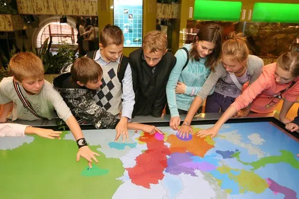 Интерактивная программа "Мир начинается с детства"