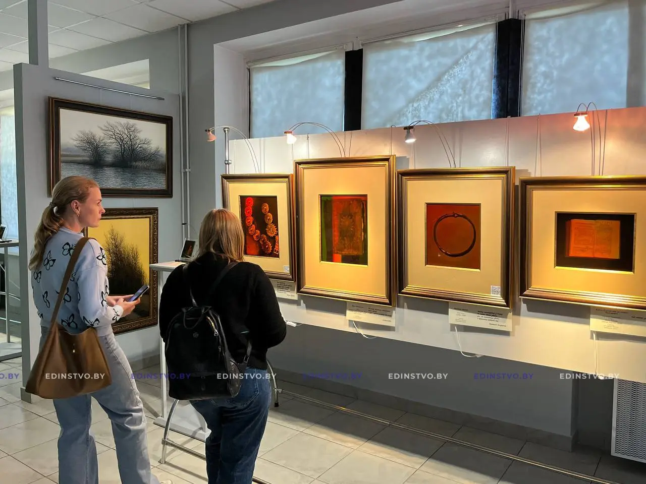 Чудеса голографии. Необычная выставка открылась в Борисовской центральной районной библиотеке