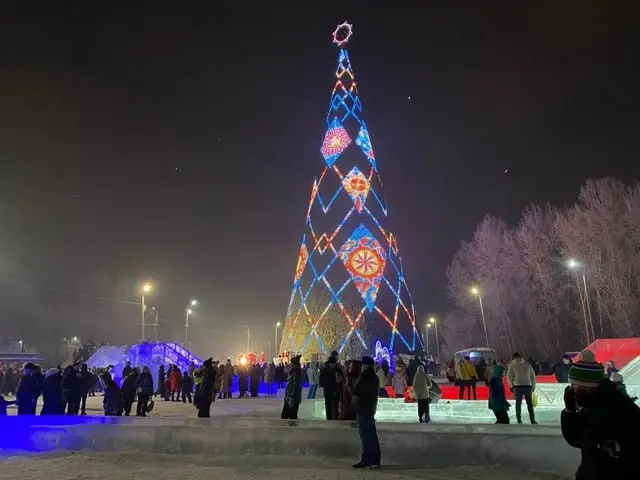 праздничная установка ёлки в Красноярске