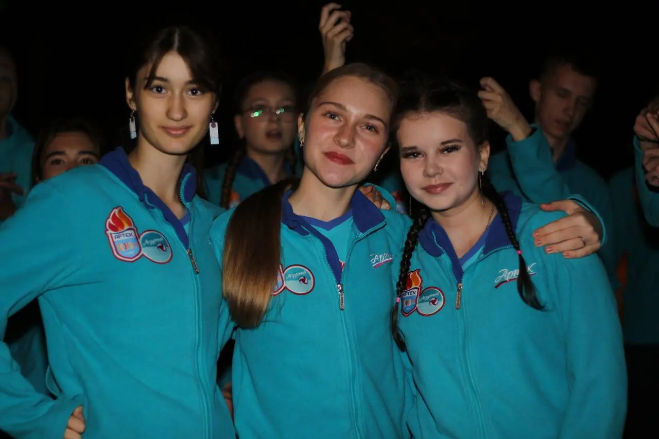 Церемония открытия смены: «Россия - Родина моя!»