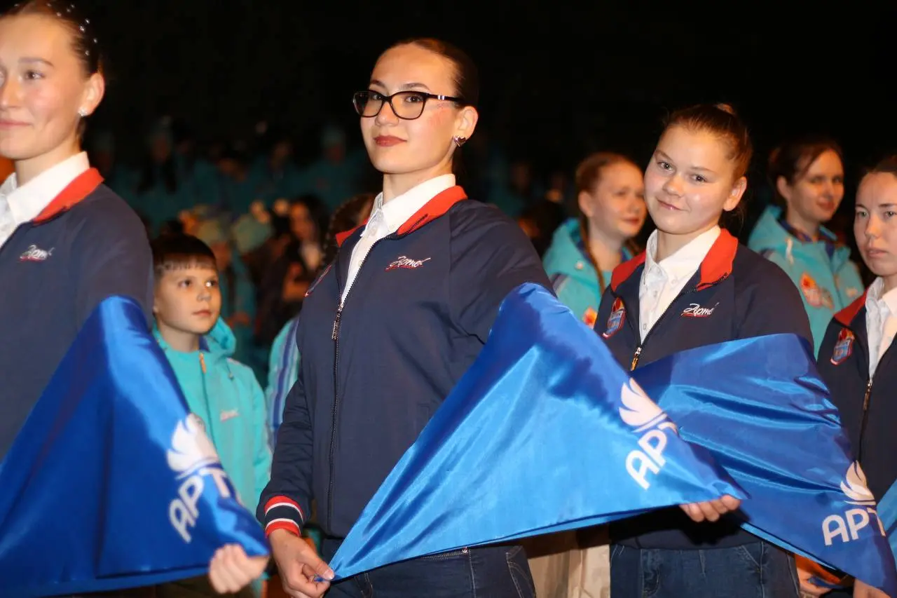 Церемония открытия смены: «Россия - Родина моя!»