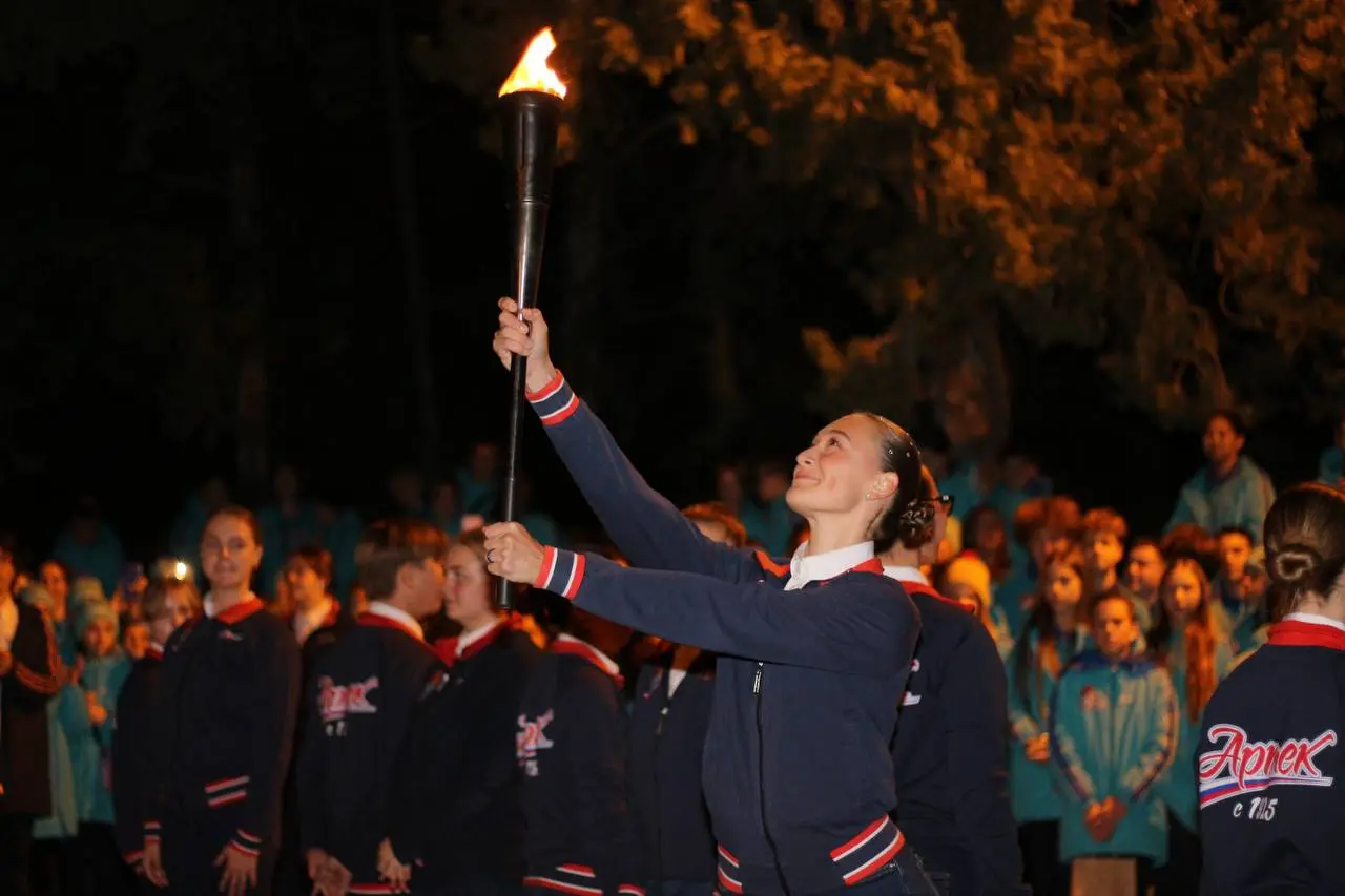 Церемония открытия смены: «Россия - Родина моя!»
