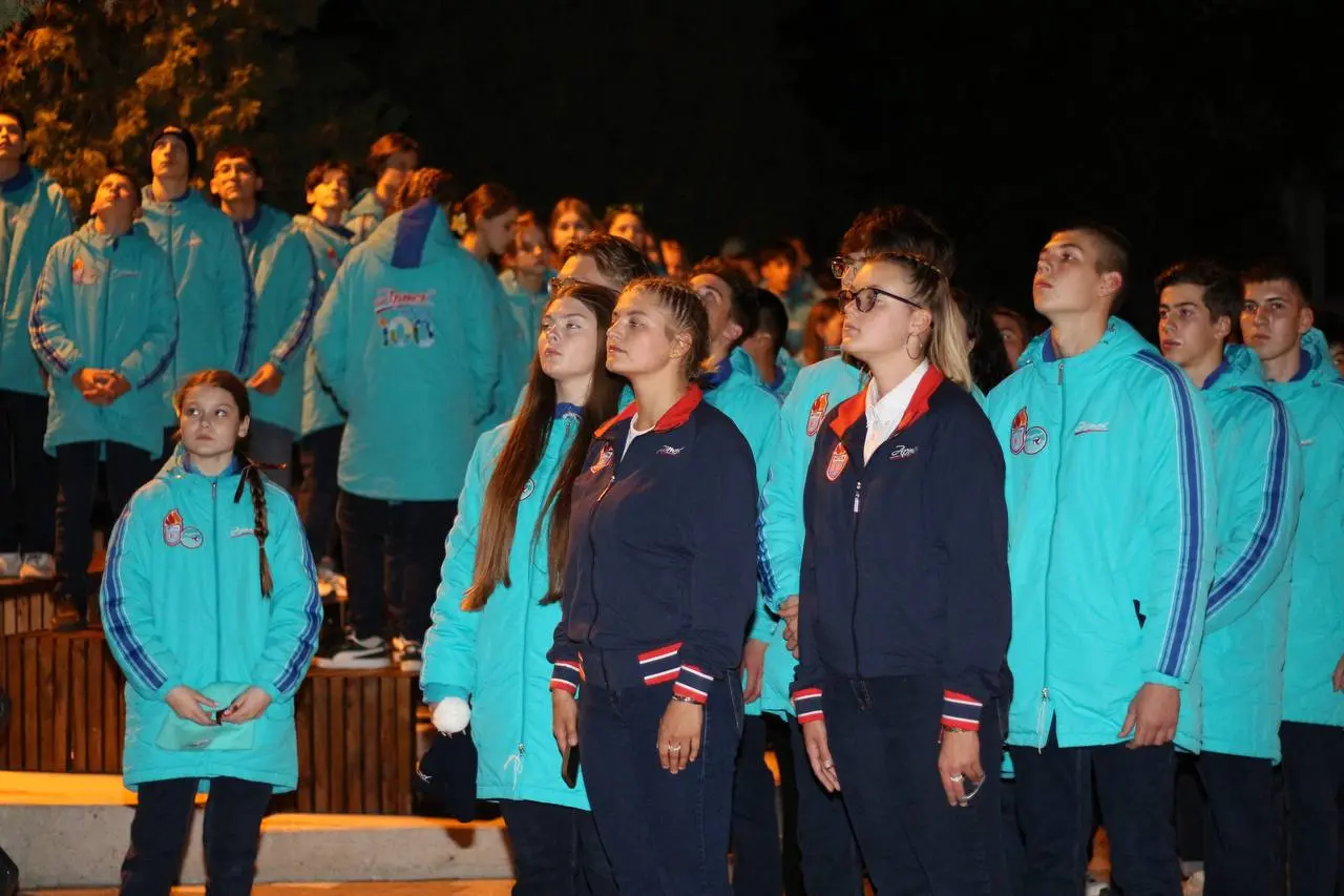 Церемония открытия смены: «Россия - Родина моя!»