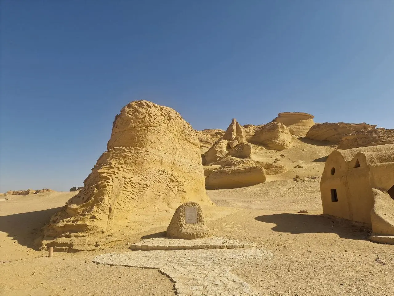 Вади Эль Хитан (Долина китов) и Вади Эль Раян (водопады) — две удивительные природные локации