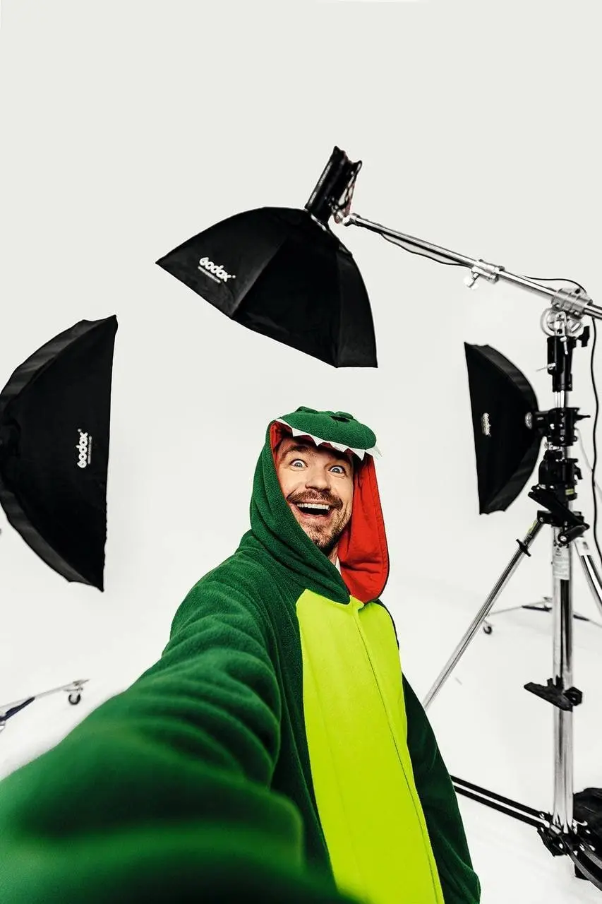 Александр Петров в свежем номере HELLO!