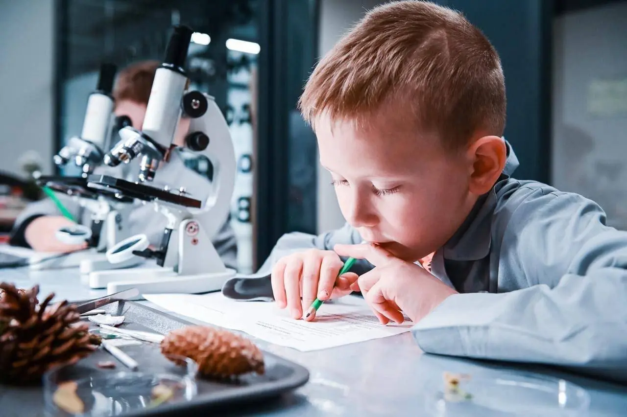 Открытие научных кружков по естественным наукам, химии, медицине и биологии для детей 7–13 лет в районе метро Сокол