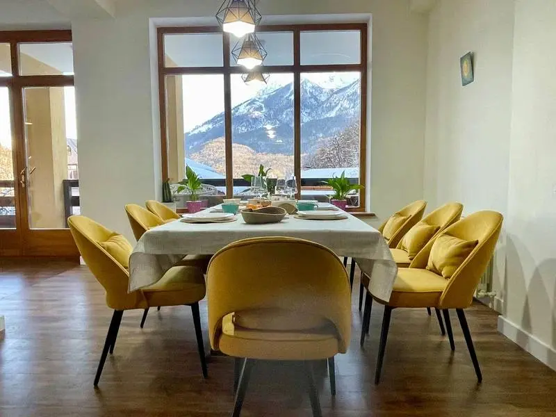 ОБУЧЕНИЕ ПРОВОДНИКОВ ECSTATIC DANCE в Красной Поляне: проживание