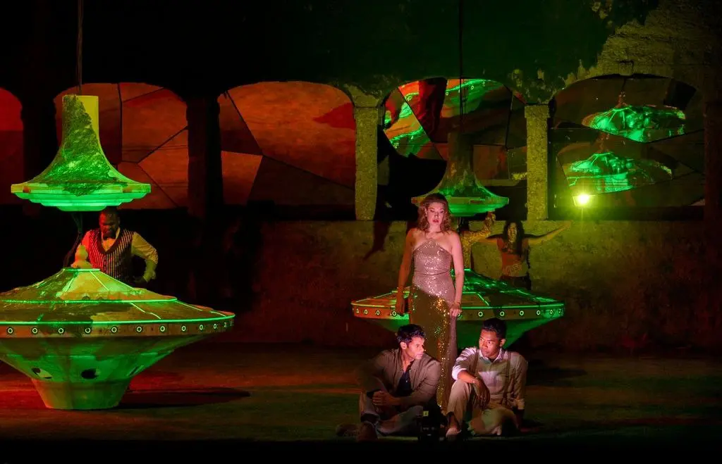 Игрок (оперная премьера октября) в постановке Питера Селларса на зальцбургской сцене с Асмик Григорян и Венским филармоническим оркестром под управлением Тимура Зангиева