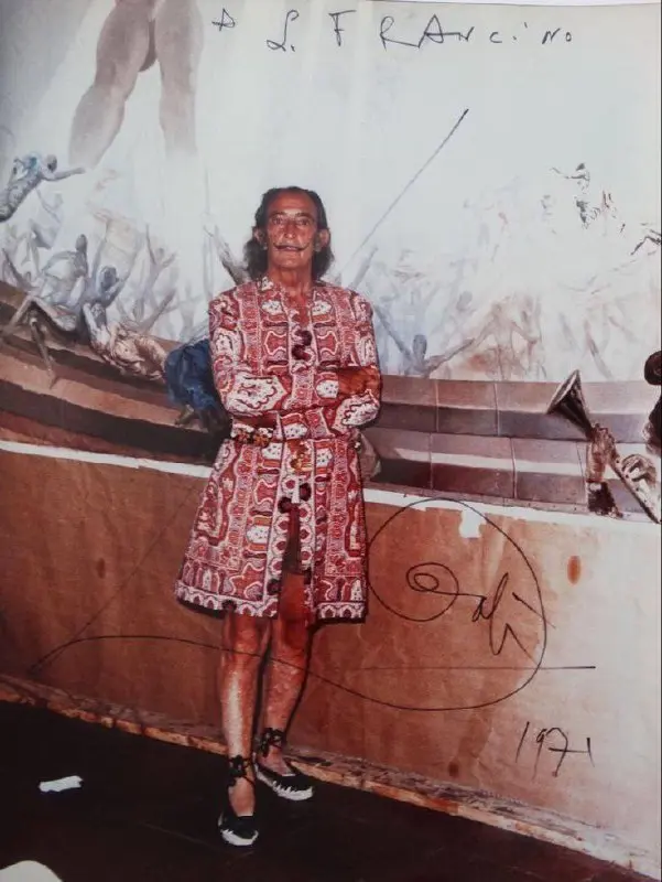 Костюмированный вечер «Скажите: Сюр!»