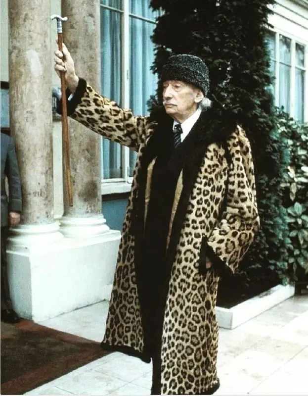 Костюмированный вечер «Скажите: Сюр!»