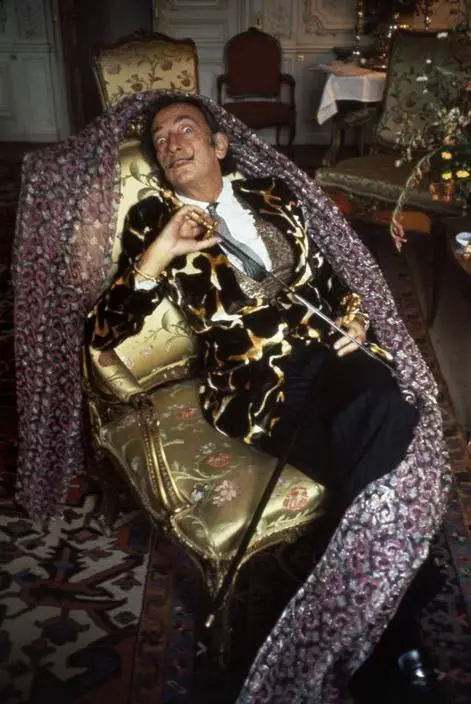 Костюмированный вечер «Скажите: Сюр!»