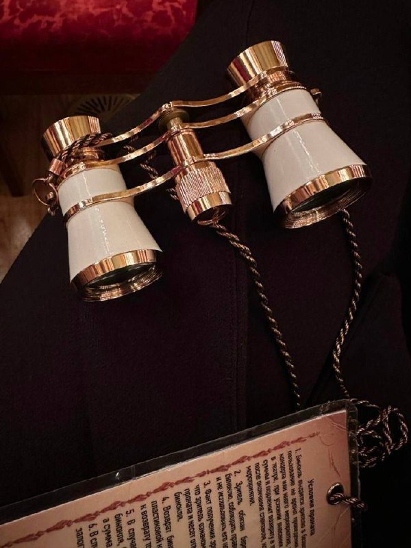 На январских — в театр