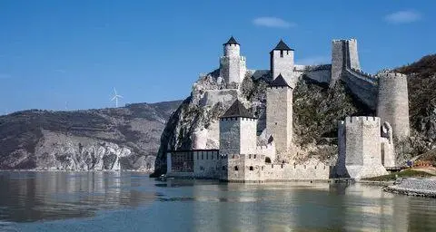 Поход в Джердапское ущелье и посещение крепостей (Голубацкая и Рам)