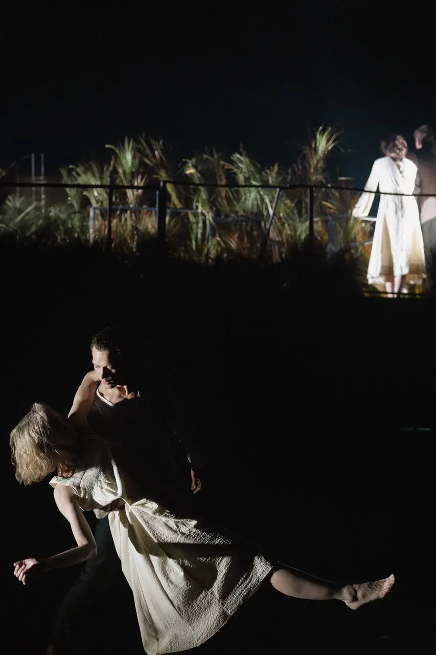 «Светит, да не греет»