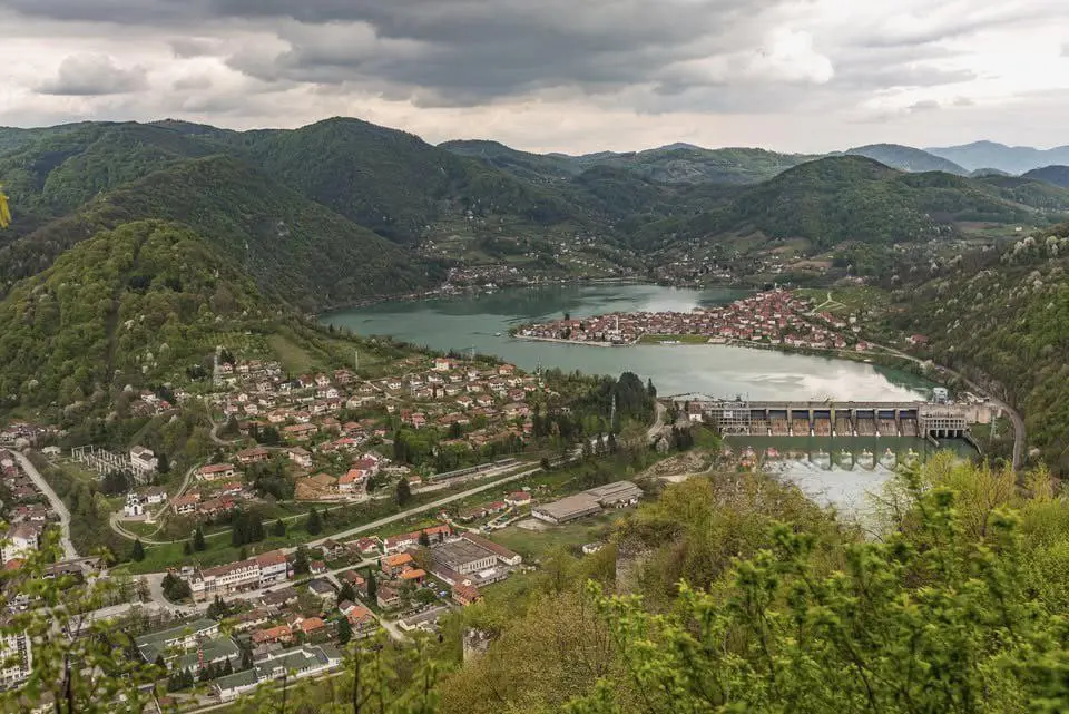 Новинка 9.11! Осень в окрестностях Лозницы (река Дрина, озера, горы, подземный город, этно-село)