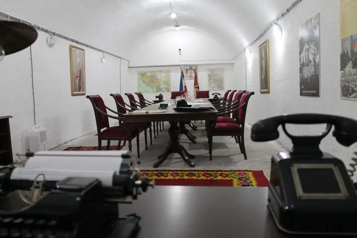 Новинка 9.11! Осень в окрестностях Лозницы (река Дрина, озера, горы, подземный город, этно-село)