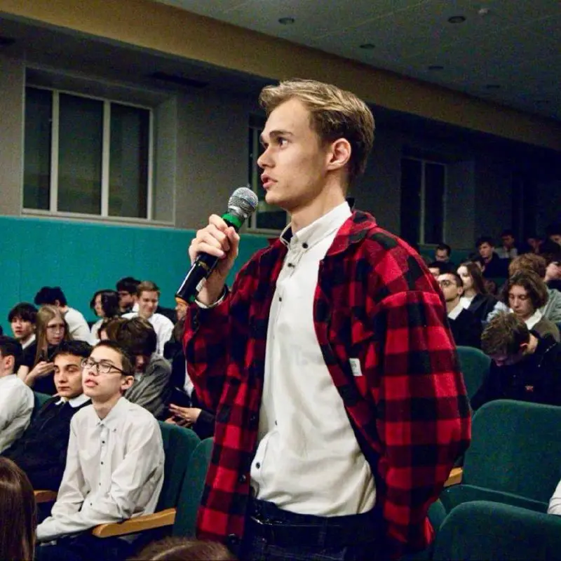 Вторая лекция об ИИ в Альметьевске: открываем секреты мышления нейросетей!