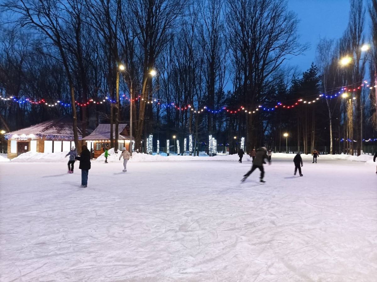 Тренировка по катанию на коньках под музыку советских шлягеров