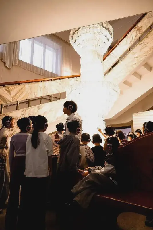 Сквозь занавес — Иммерсивный спектакль-экскурсия