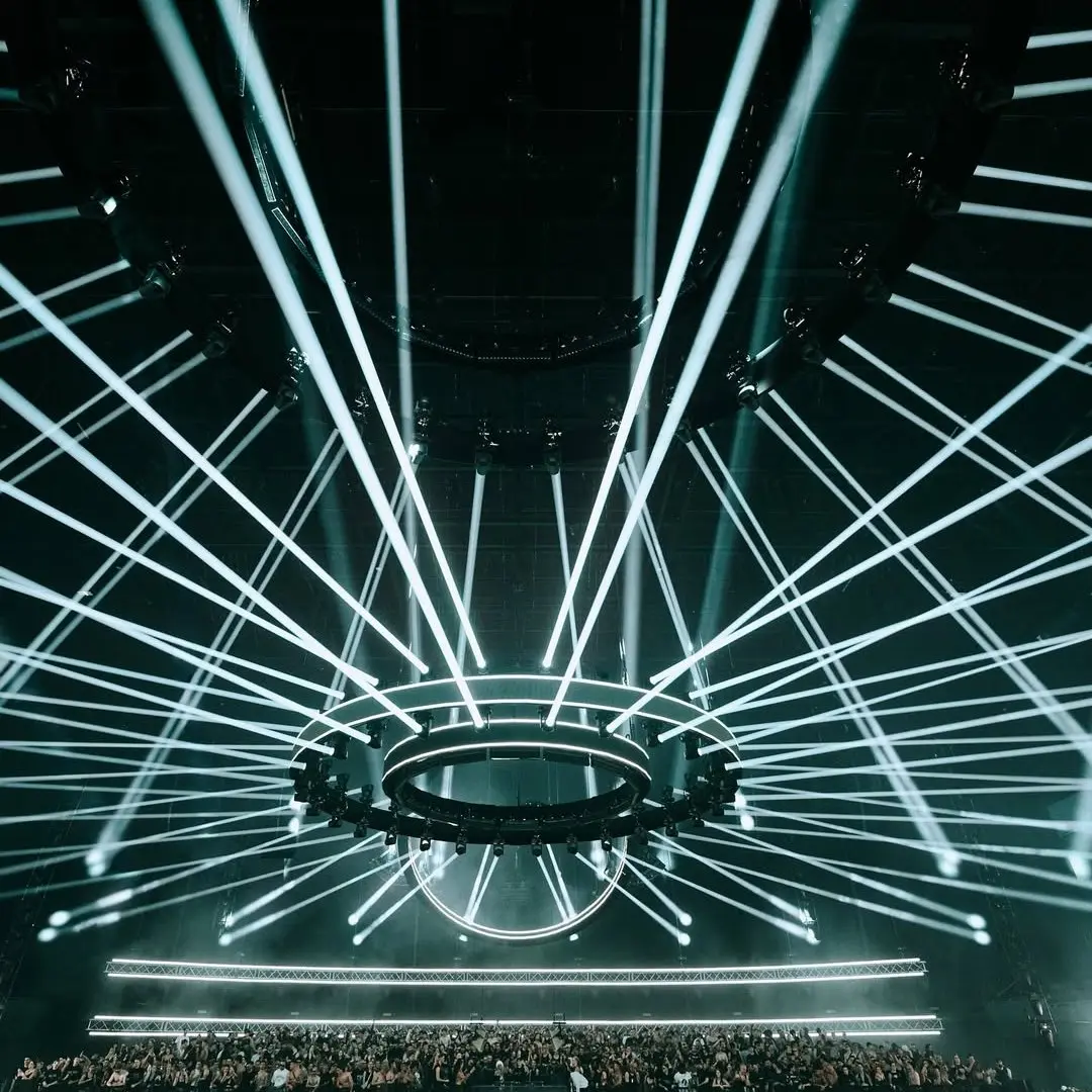 Svet na konsertakh OUTWORLD