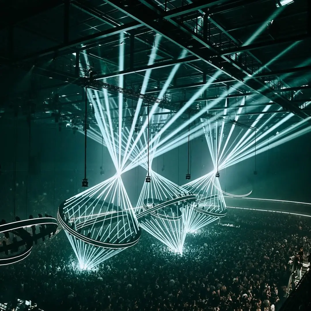 Svet na konsertakh OUTWORLD