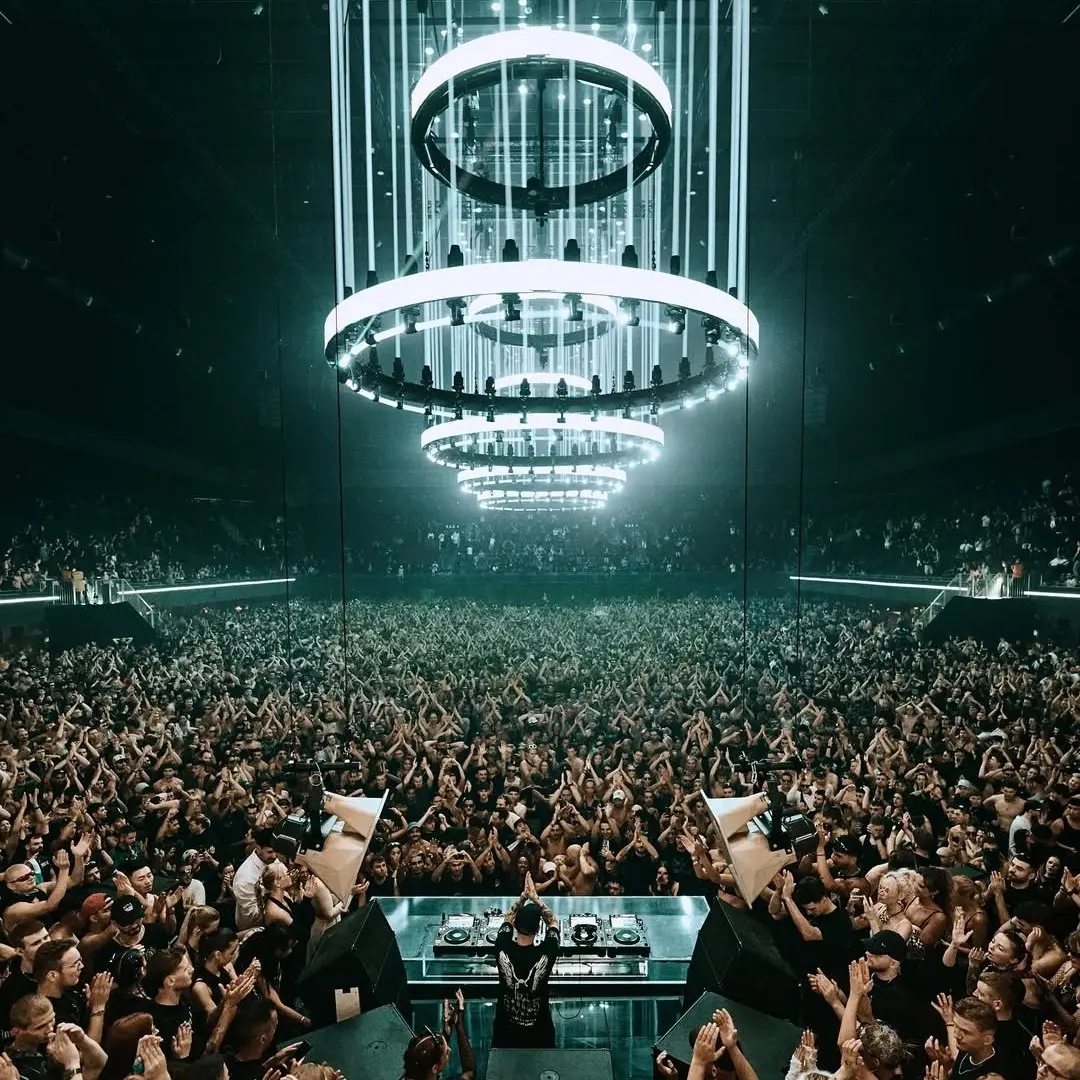 Svet na konsertakh OUTWORLD