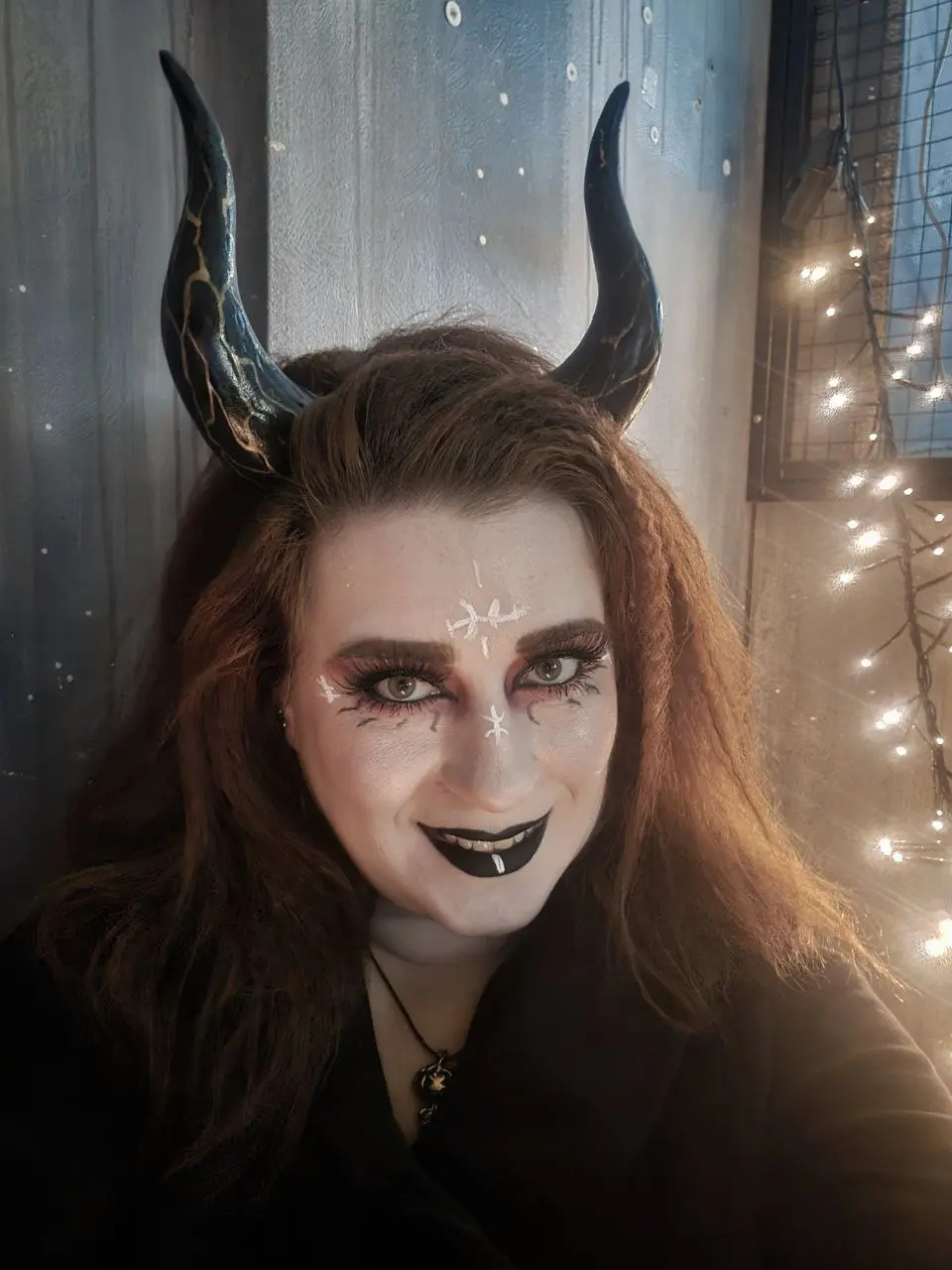 хэллоуиновская вечеринка в баре Dr. Moro с мини-маркетом