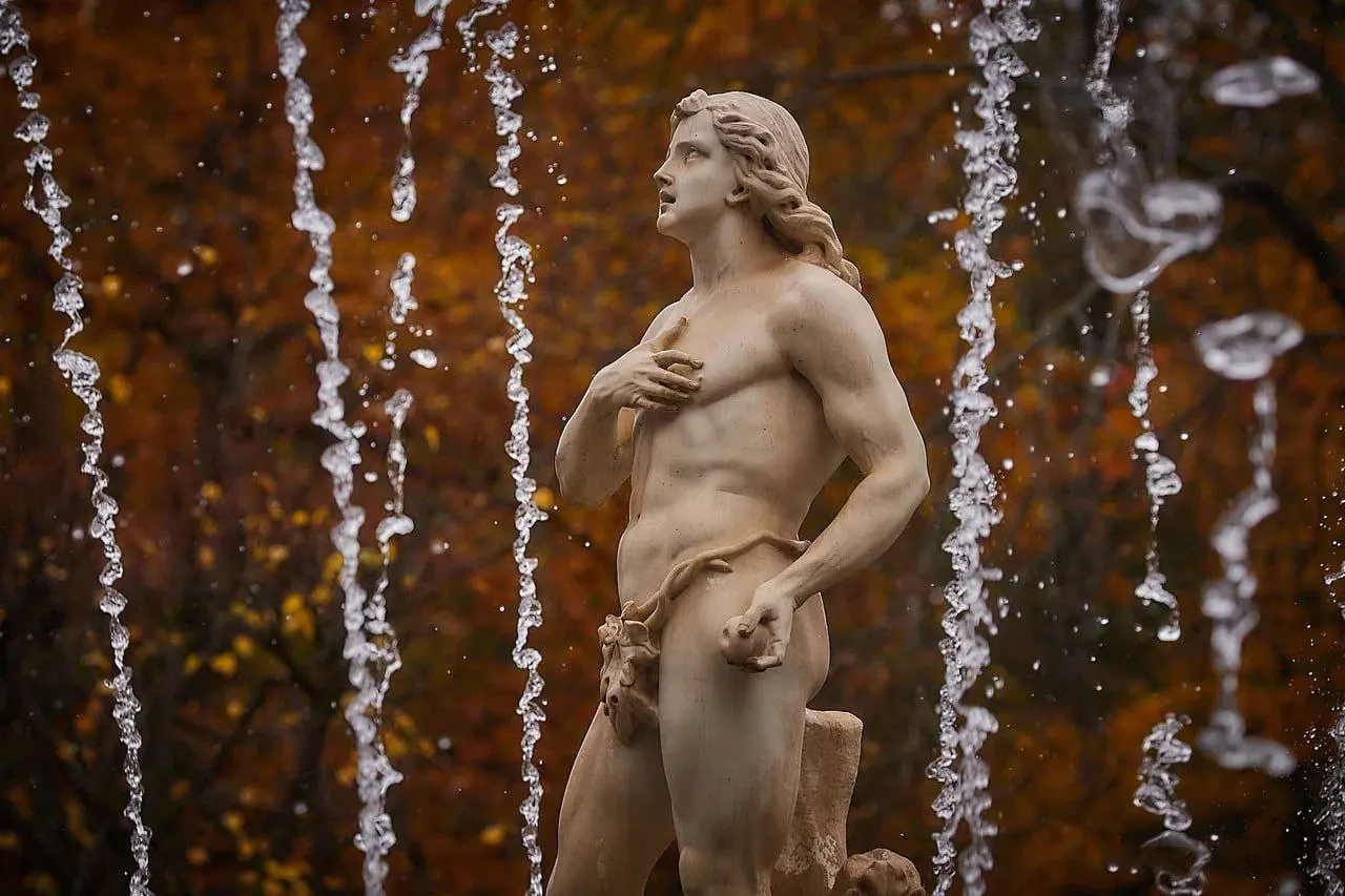 Фонтаны Петергофа закрываются на зимний сезон