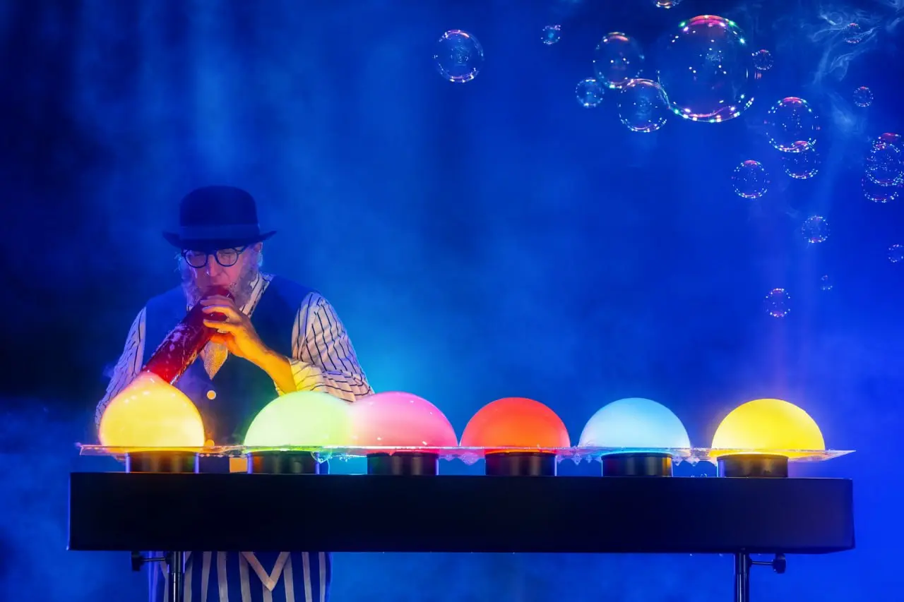 Испанский театр мыльных пузырей «CLINC!»