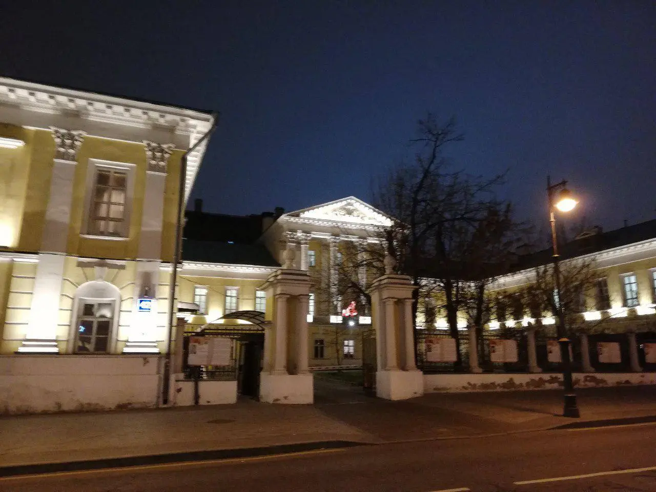 уникальный ЛИТБАР про Грибоедова в уникальном особняке на Мясницкой, 42