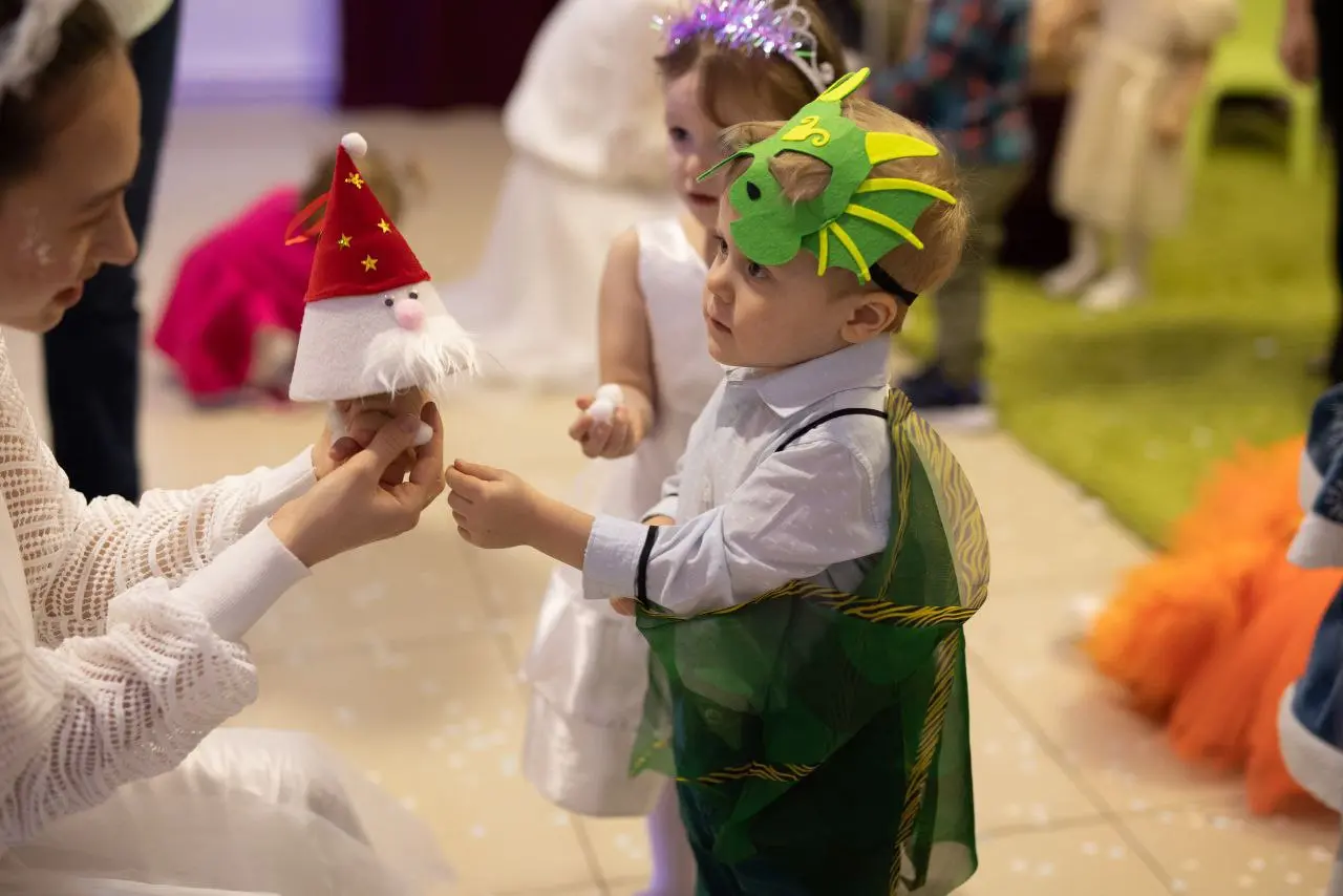 ОТКУДА ПРИХОДЯТ ДЕДЫ МОРОЗЫ