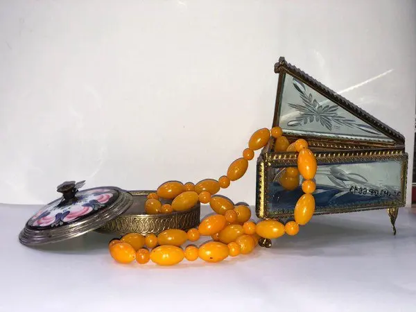 Выставка "Дамские штучки"