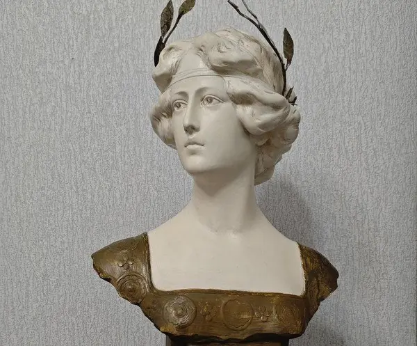 Экскурсия по выставке "Из пламени войны"