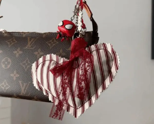 Мастер-класс "Брелок на сумку. Сердце"