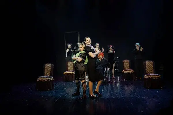 Спектакль "Восемь любящих женщин"