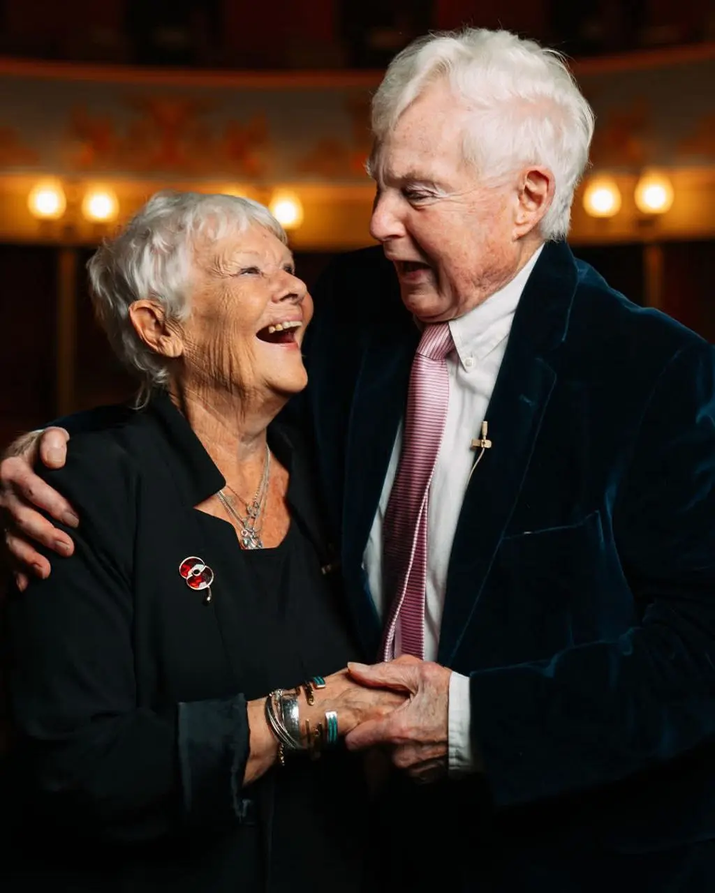 Абсолютно неотразимые, наши любимые дама Джуди Денч и сэр Дерек Джекоби на сцене Theatre Royal Bury St Edmunds