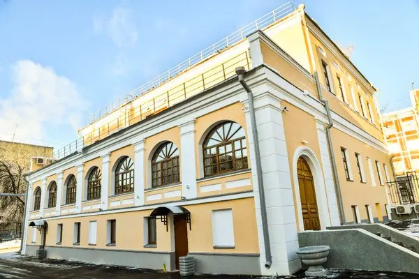 Экскурсия по передвижной выставке музея Саратов. Время прошедшее и настоящее