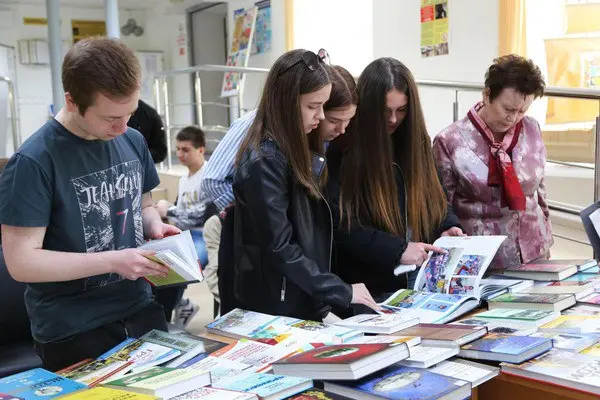 Выставка "Информация +: жизнь в мире информации"