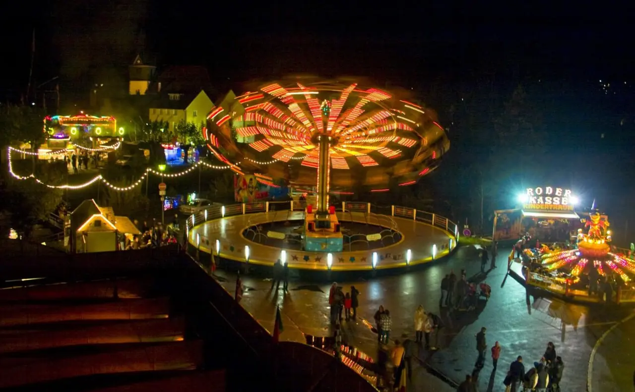 ФОЛЬКЛОРНЫЙ ФЕСТИВАЛЬ В NECKARGEMÜND. BOHRERMARKT