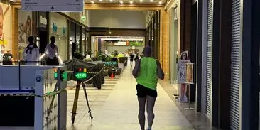 ночной пробег по гигантскому торговому центру на Уралмаше