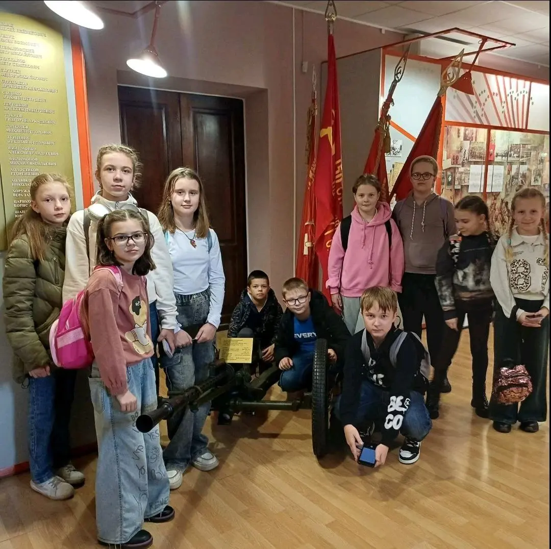 Экскурсия учащихся 5"Г" и 10"Б" классов по Гомельскому областному музею военной славы